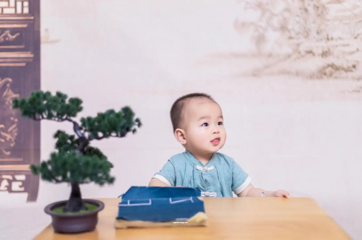 遂宁怀孕肚子中间凹两边凸